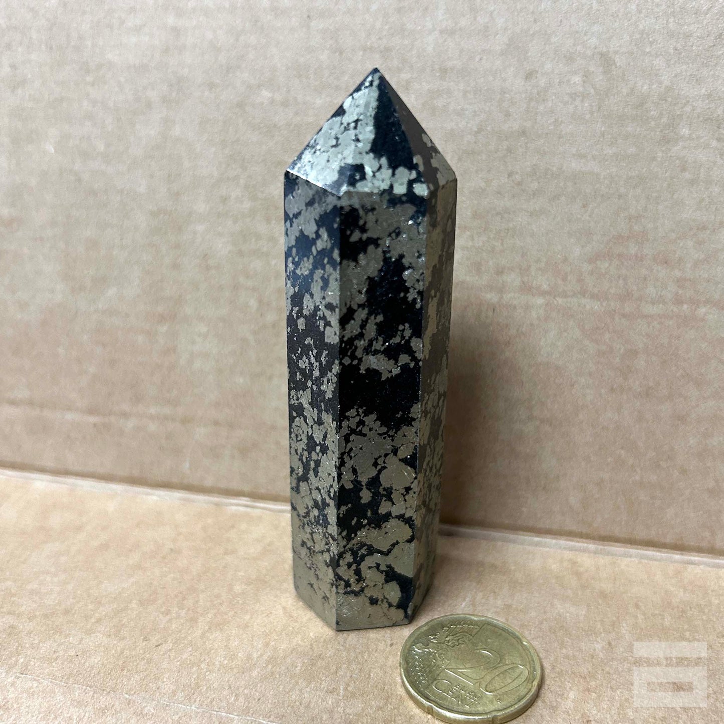 Punta Pirita con turmalina