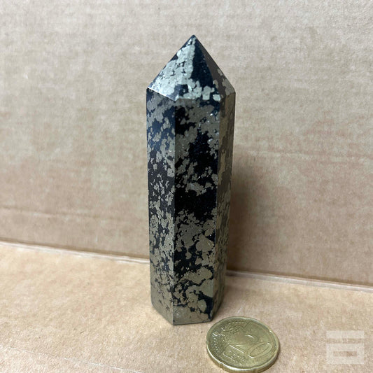 Punta Pirita con turmalina