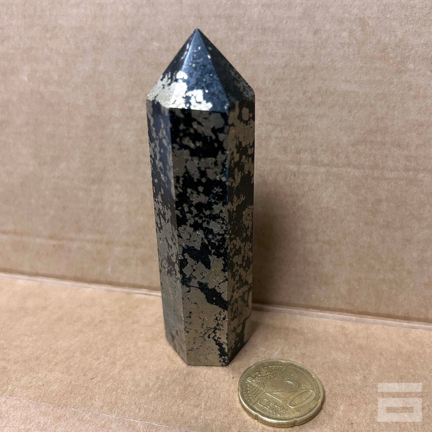 Punta Pirita con turmalina