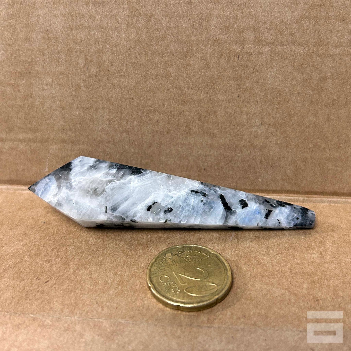 Punta Cuarzo con turmalina negra