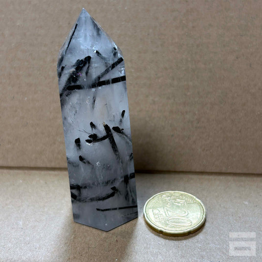 Punta Cuarzo con turmalina negra