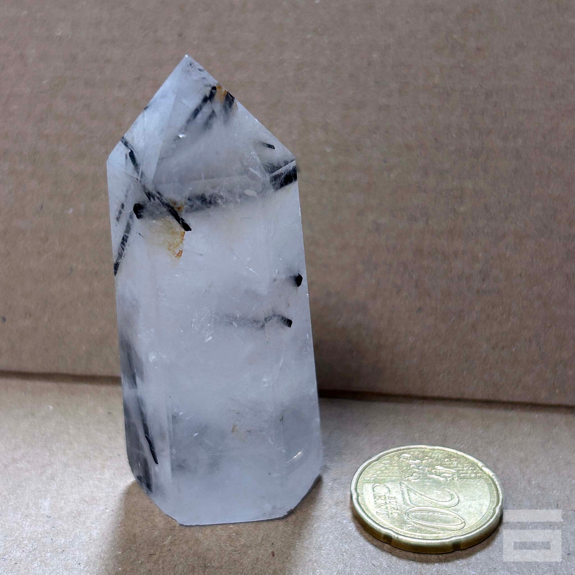 Punta Cuarzo con turmalina negra