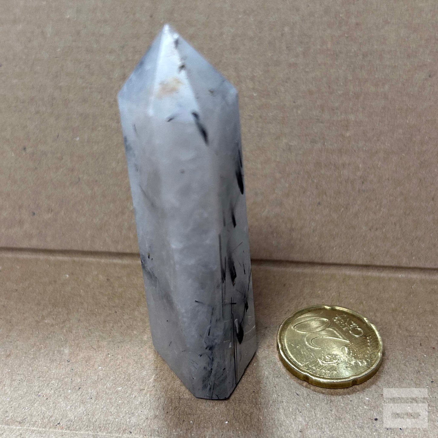 Punta Cuarzo con turmalina negra