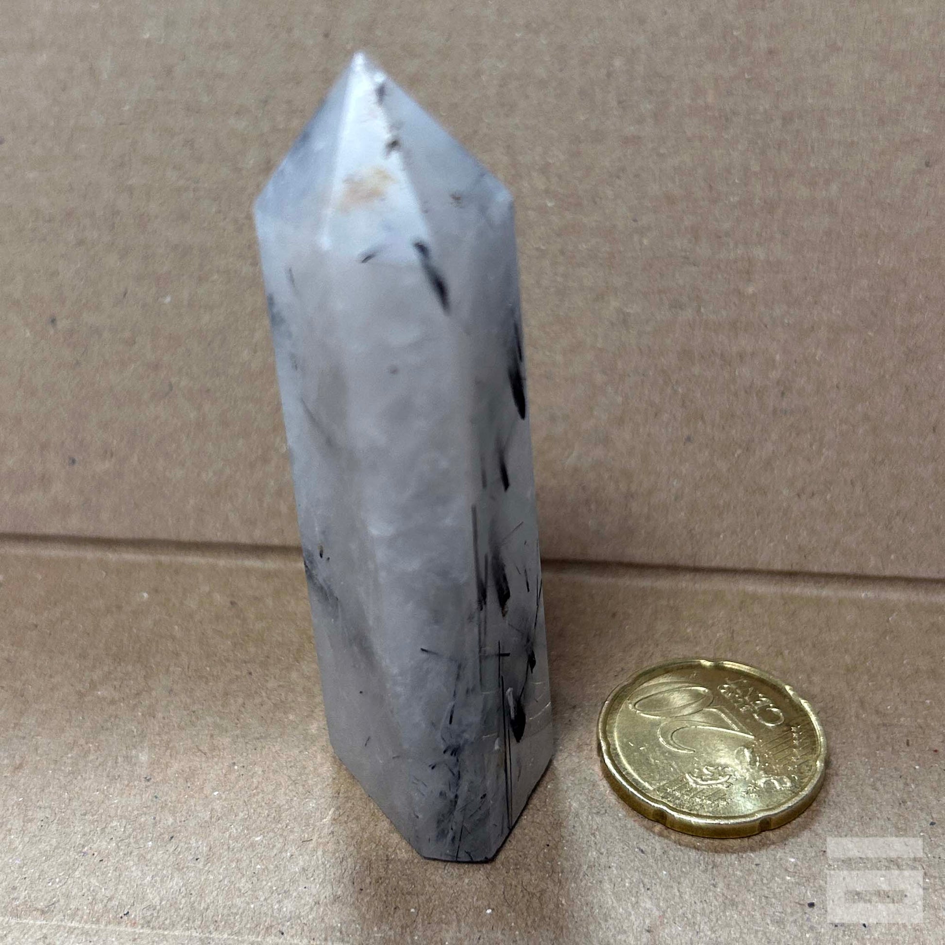 Punta Cuarzo con turmalina negra