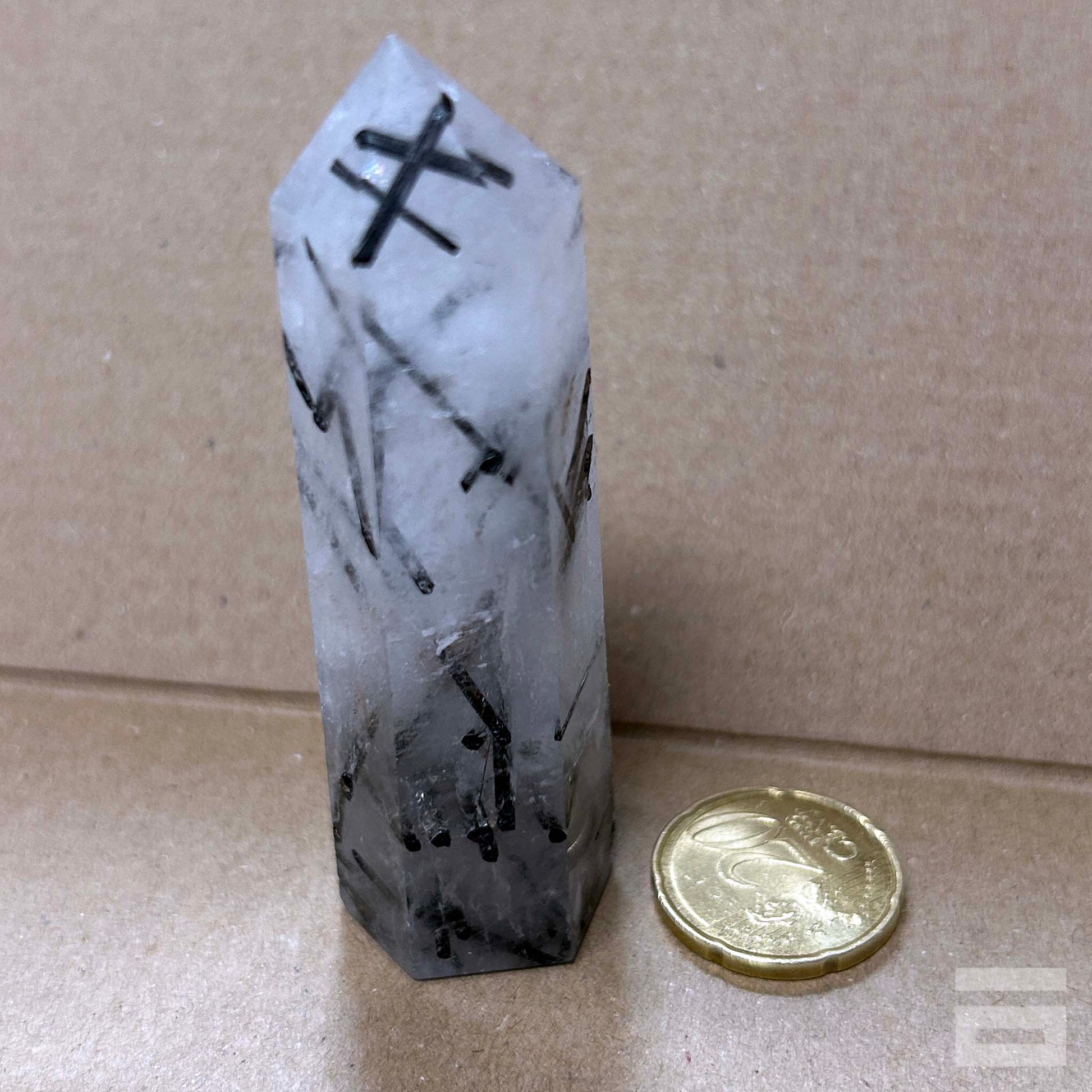 Punta Cuarzo con turmalina negra