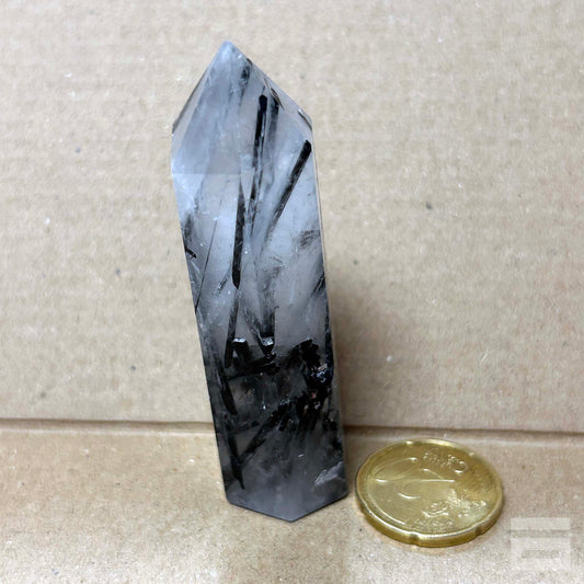 Punta Cuarzo con turmalina negra