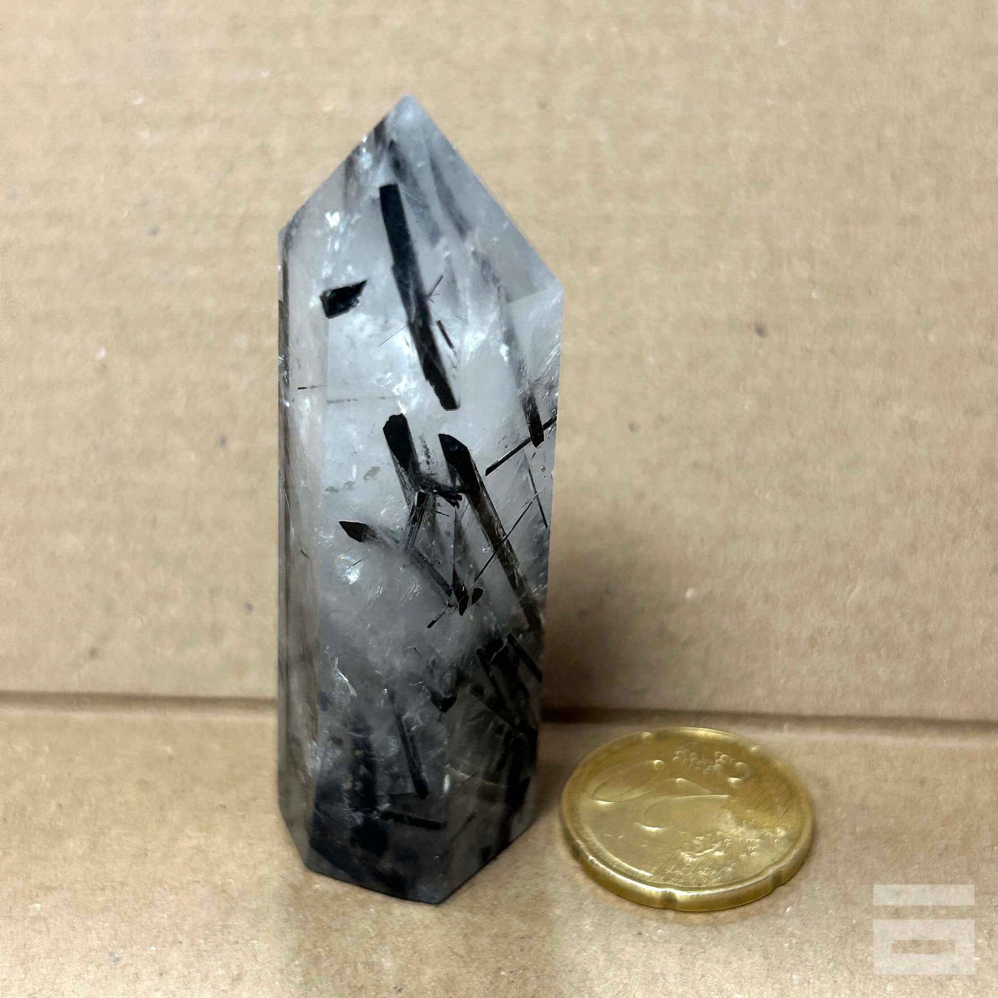 Punta Cuarzo con turmalina negra