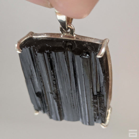 Colgante plata de turmalina negra