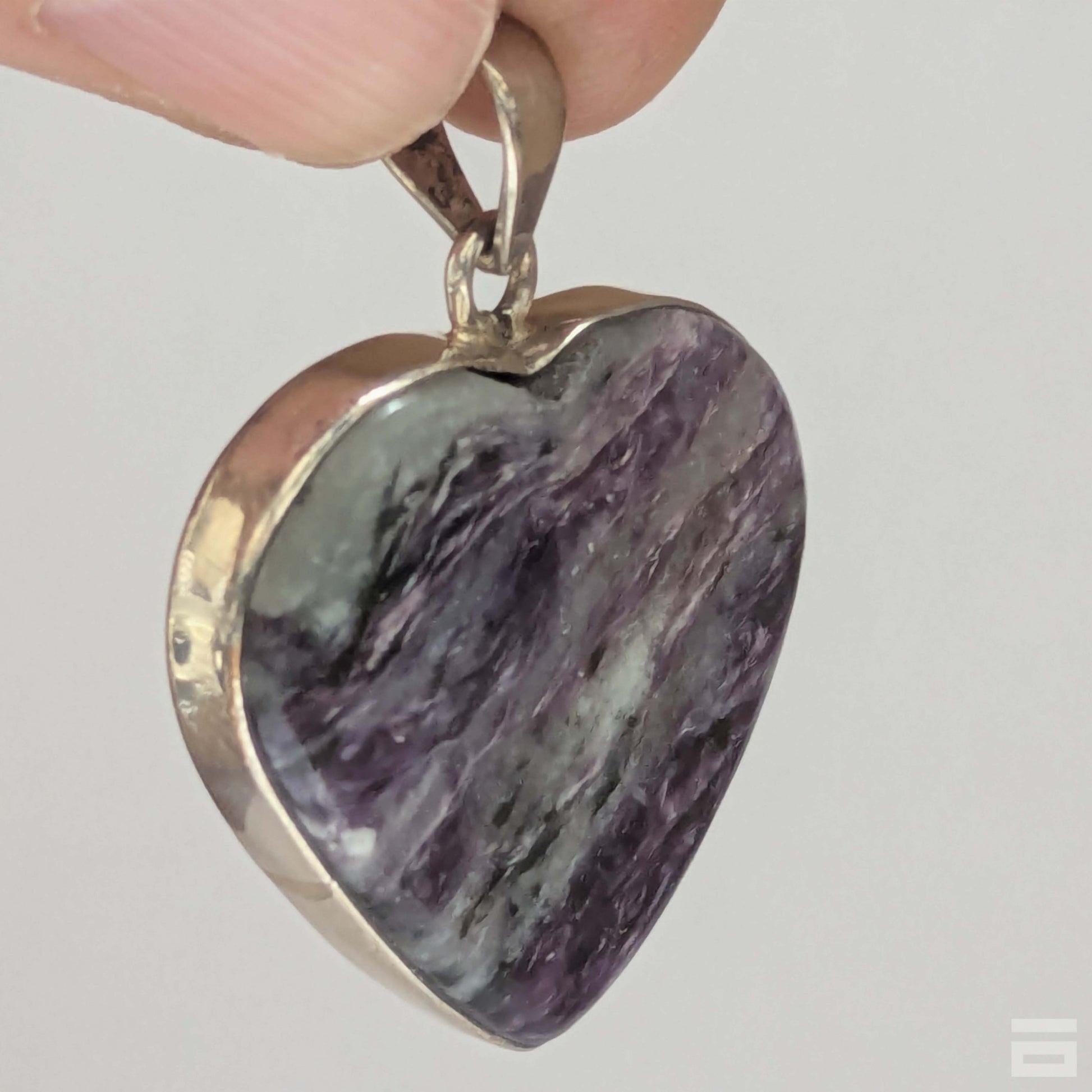 Colgante plata de Charoíta