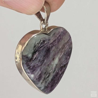 Colgante plata de Charoíta