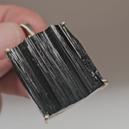 Colgante plata de turmalina negra